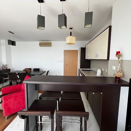 Modern Beachfront Apartment With Pool Равда Экстерьер фото