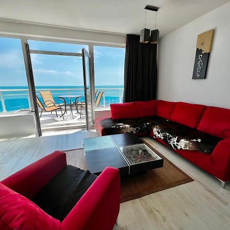 Modern Beachfront Apartment With Pool Равда Экстерьер фото