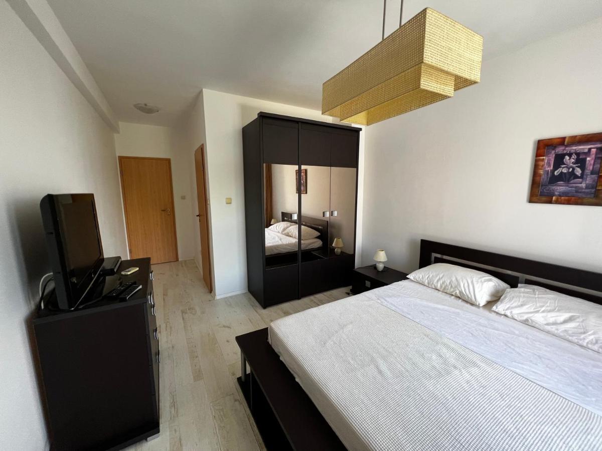 Modern Beachfront Apartment With Pool Равда Экстерьер фото