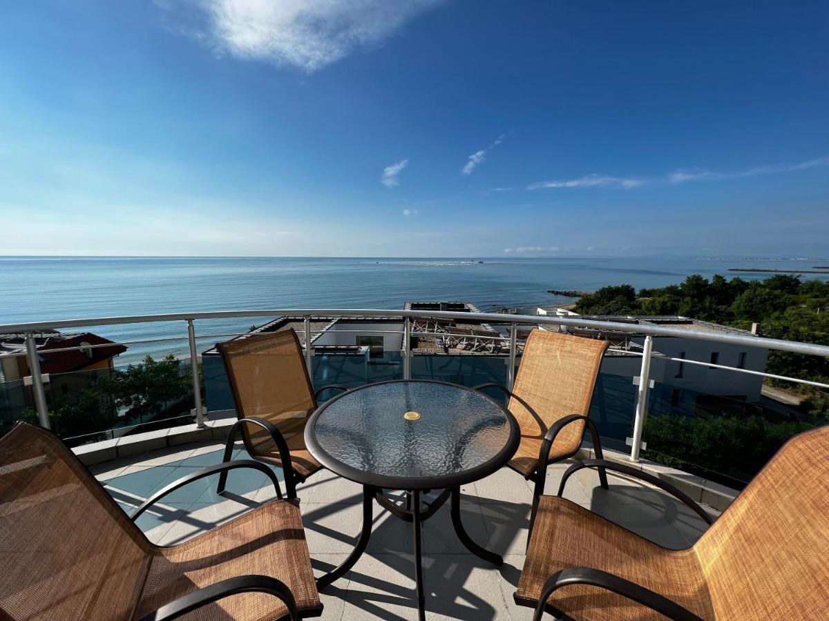 Modern Beachfront Apartment With Pool Равда Экстерьер фото