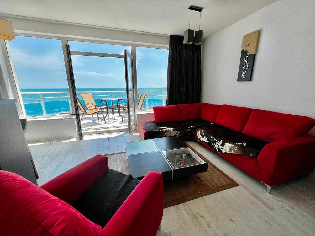 Modern Beachfront Apartment With Pool Равда Экстерьер фото