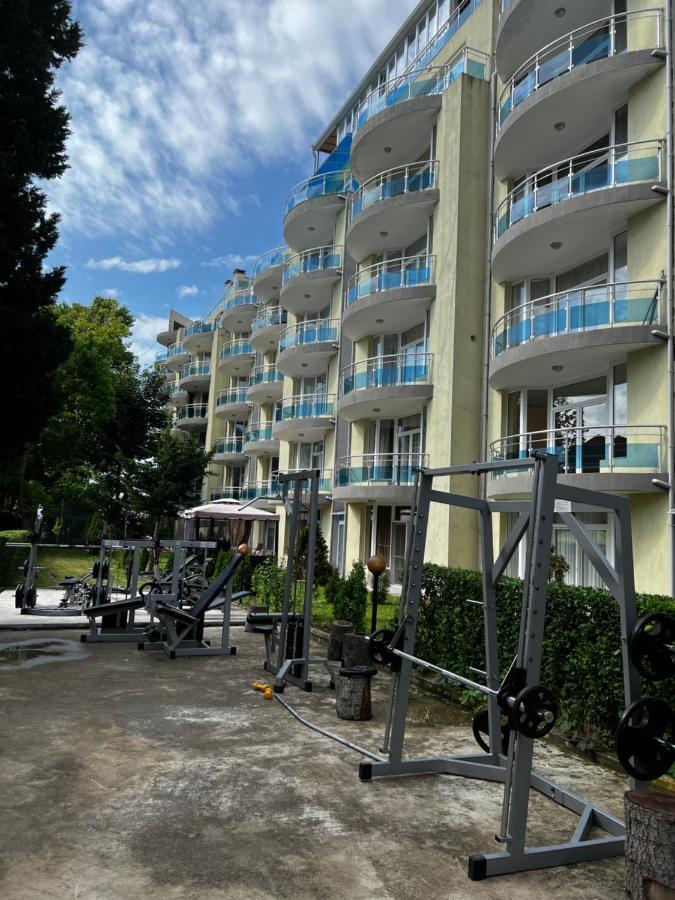 Modern Beachfront Apartment With Pool Равда Экстерьер фото